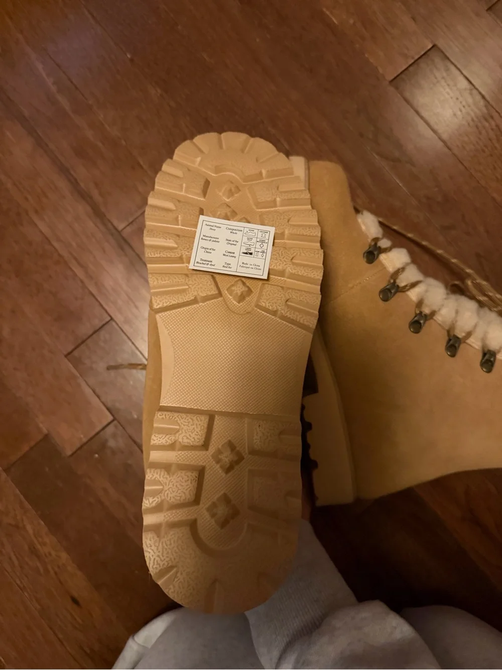 Bear paw Women’s Cozy Shearling-Lined Winter Boots in Tan BRAND NEW
